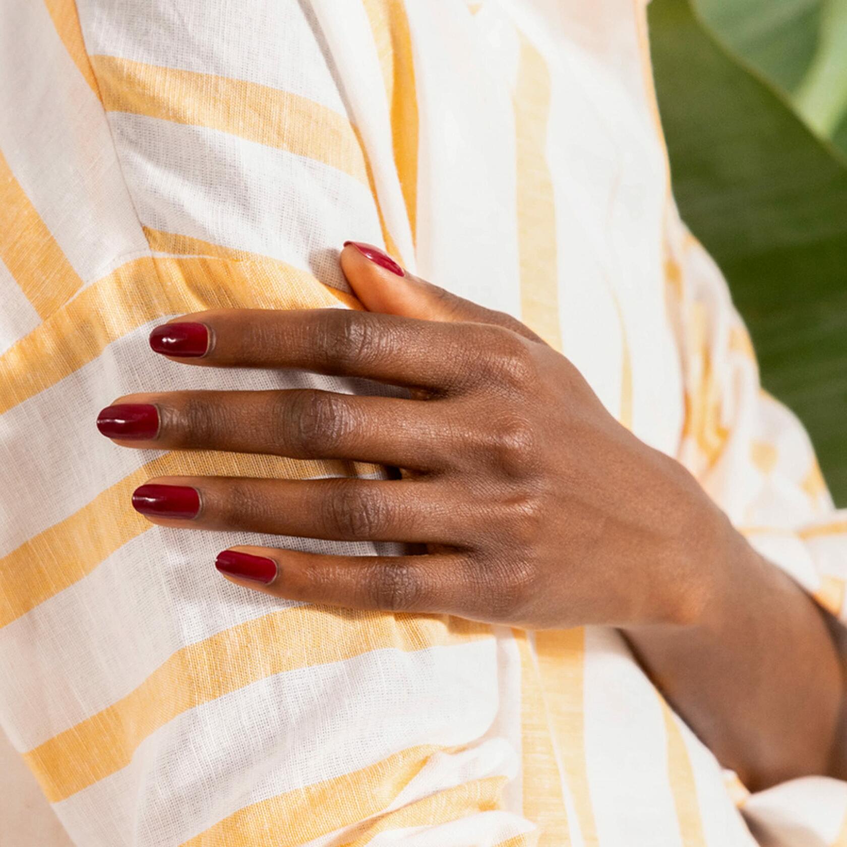 LOVE by essie Nail Polish, 80% Plant-based, Salon-Quality, Vegan, Wine Red, I Am The Moment, 0.46 Fl Oz, 12 count