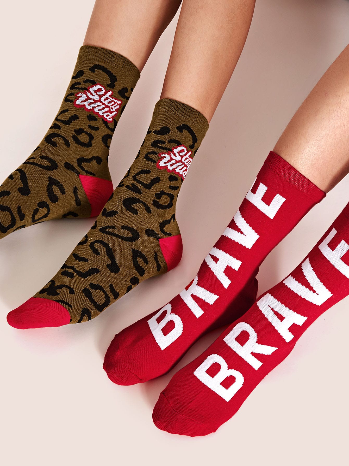 2pairs Letter Graphic Crew Socks